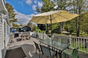 Outdoor dining - Ranch Log Cabin /w Gameroom Across from Hunter Mt (Hunter)