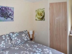 2 bedrooms, bed sheets
