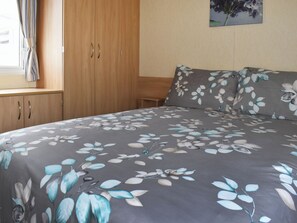 2 bedrooms, bed sheets