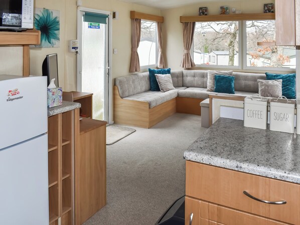Living area - 2 bedroom accommodation in Thorness, near Cowes (Thorness, near Cowes)