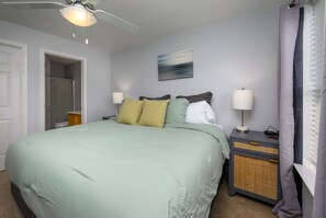 2 bedrooms, desk, iron/ironing board, free WiFi