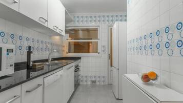 House, 3 Bedrooms, Terrace | Private kitchen