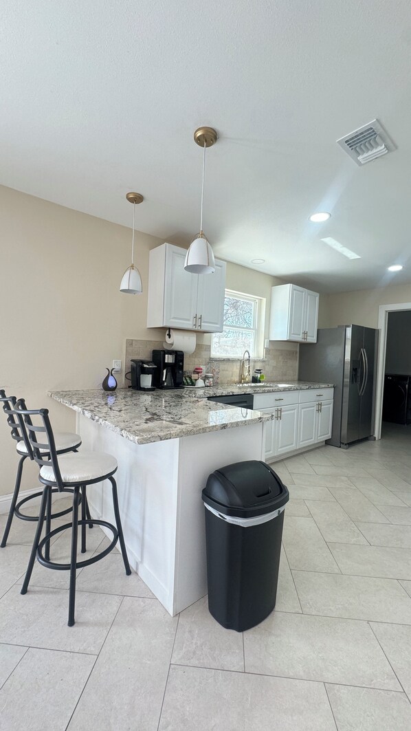 Mikrowelle, Ofen, Herdplatte, Geschirrspüler