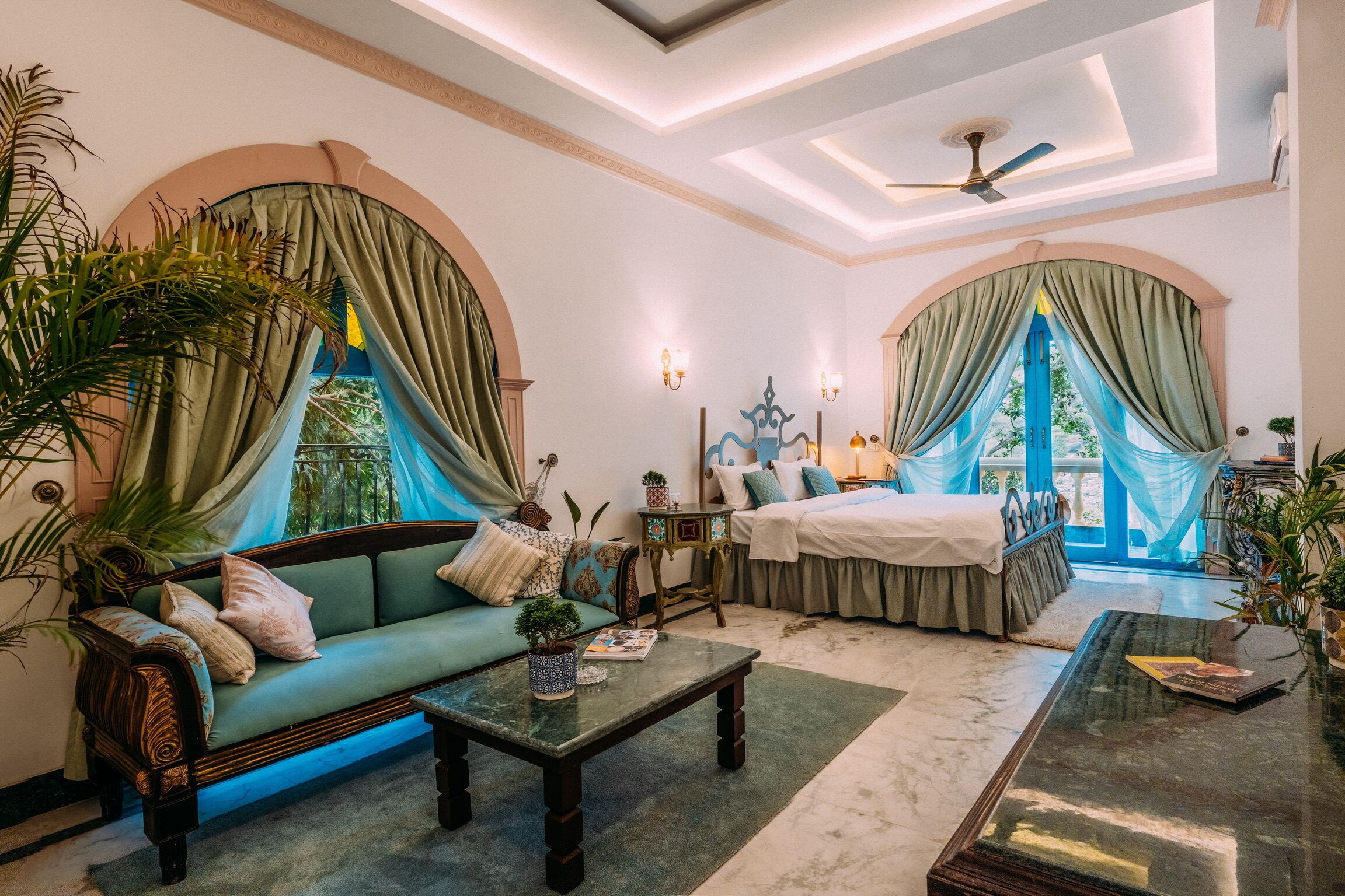 8 habitaciones, tabla de planchar con plancha, wifi y ropa de cama 