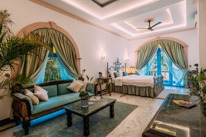 8 bedrooms, iron/ironing board, WiFi, bed sheets