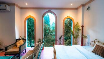 8 bedrooms, iron/ironing board, WiFi, bed sheets