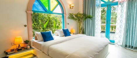 8 bedrooms, iron/ironing board, WiFi, bed sheets