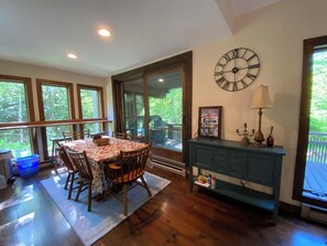 Dining - ~The TymeOff~ 15 min to Killington/Okemo, cozy/private cabin in the woods (Plymouth)