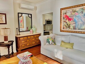 En 42-tommers smart-TV med digitale kanaler samt strømmetjenester