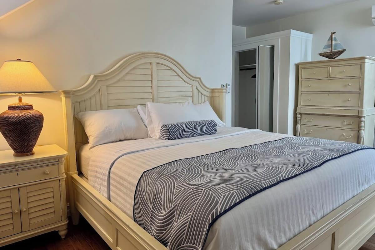 Luxury Suite, 1 King Bed, Ocean View