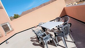 تناول الطعام بالخارج