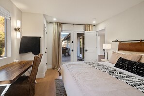 3 Schlafzimmer, Schreibtisch, Bügeleisen/Bügelbrett, Reisekinderbett