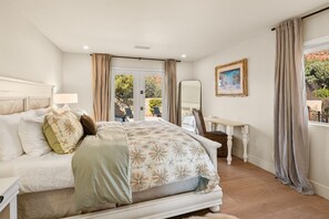 3 chambres, bureau, fer et planche à repasser, lit parapluie