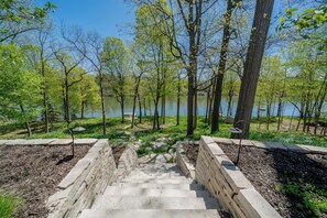 Property grounds - Luxurious Riverfront, Indoor Golf, Gym, Nature paradise (Kaukauna)