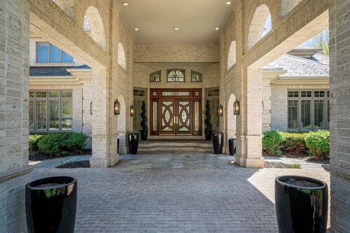 Luxurious Riverfront, Indoor Golf, Gym, Nature paradise