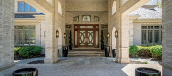 Luxurious Riverfront, Indoor Golf, Gym, Nature paradise