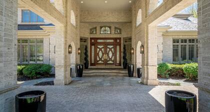 Luxurious Riverfront, Indoor Golf, Gym, Nature paradise