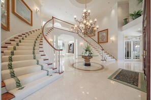 Interior - Luxurious Riverfront, Indoor Golf, Gym, Nature paradise (Kaukauna)