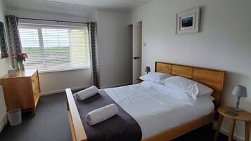 2 bedrooms, iron/ironing board, travel cot, free WiFi