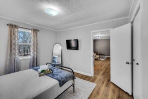 3 chambres, fer et planche à repasser, Wi-Fi, draps fournis