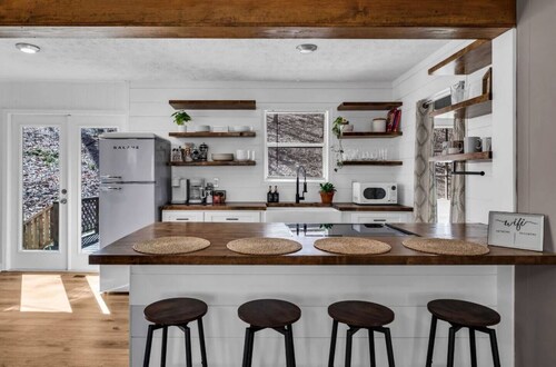 Creekside Cabin: Nestled in Woods, 30M Nashville