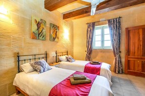 3 bedrooms, iron/ironing board, free WiFi, bed sheets