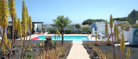 Een verwarmd zwembad