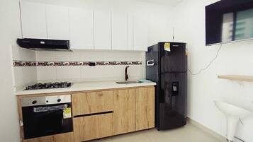 Dishwasher, cookware/dishes/utensils