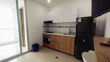 Dishwasher, cookware/dishes/utensils