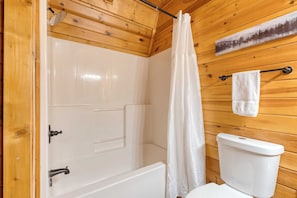 House (2 Bedrooms) | Interior - Mountains are Calling by Avantstay Sleeps 8 Hot Tub + Game Loft Located in Douglas Lake Resort (Sevierville)