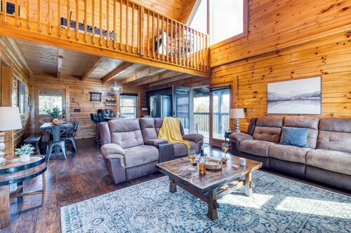 Mountains are Calling by Avantstay Sleeps 8 Hot Tub + Game Loft Located in Douglas Lake Resort
