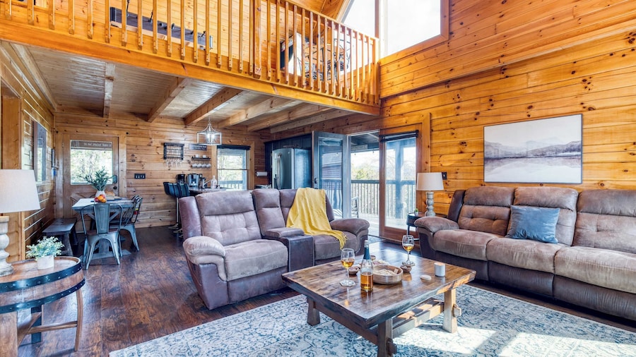 Mountains are Calling by Avantstay Sleeps 8 Hot Tub + Game Loft Located in Douglas Lake Resort