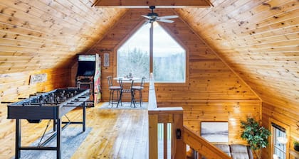 Mountains are Calling by Avantstay Sleeps 8 Hot Tub + Game Loft Located in Douglas Lake Resort