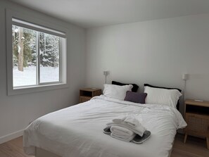 3 habitaciones, tabla de planchar con plancha, wifi y ropa de cama 