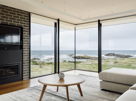Smart TV. Pimelea - One Bedroom Luxury
