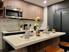 Private kitchen - Luxury studio apartment near the airport (Heredia)