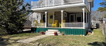 Oak Bluffs 3-Bedroom Victorian Cottage, Steps from Sunset Lake/Park