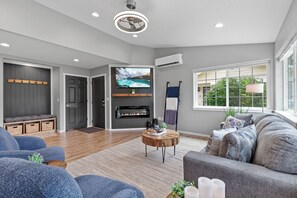 Smart TV, fireplace