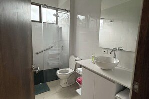 Handdukar, tvål och toalettpapper