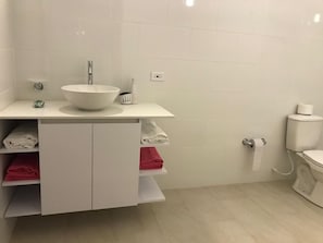 Pyyhkeet, saippua, vessapaperi