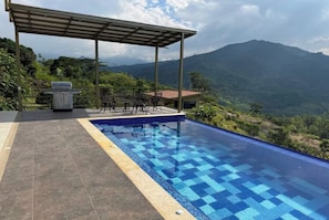 Luokittelematon kuva, 4 kautta 10, painike