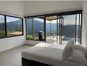 Luokittelematon kuva, 5 kautta 10, painike