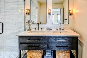 تجهيزات دش، مجففات شعر، مناشف، شامبو