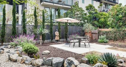 Home 1 Mi to DTLA: Room to Work & Relax!