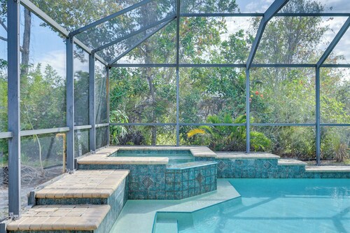 3 Mi to Naples Botanical Garden: Home w/ Hot Tub!