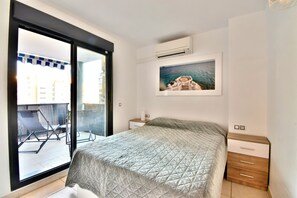 2 bedrooms, iron/ironing board, travel cot, free WiFi - Tamarindo Apartment 6p - Playa La Cala Beach (VC)