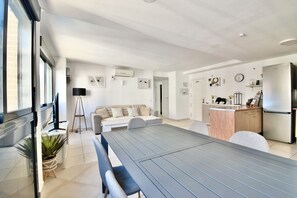 Interior - Tamarindo Apartment 6p - Playa La Cala Beach (VC)