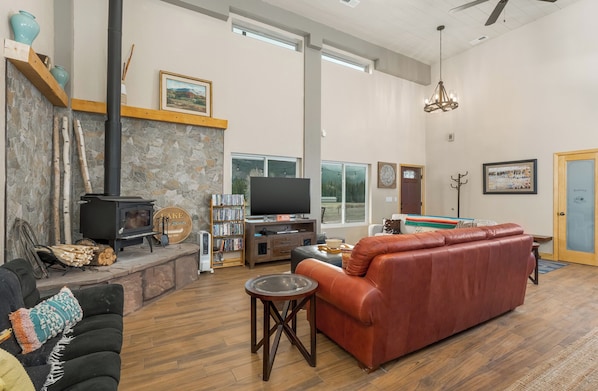 TV, DVD player, books - Pond Property with Mountain Views (Bayfield)