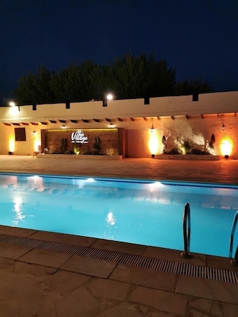 Seasonal outdoor pool