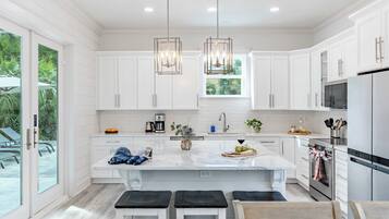 House (5 Bedrooms) | Interior